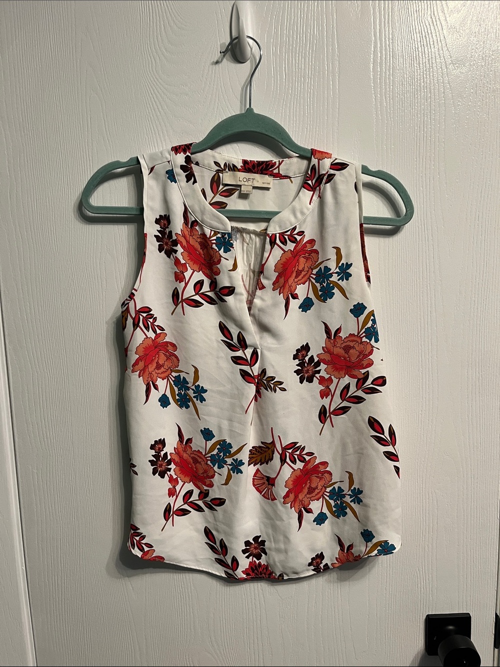 Loft XXSP floral sleeveless blouse!